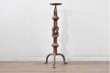 【簡易リペア限定品】　ヴィンテージ雑貨　重厚!!　民芸風　プリミティブなロートアイアンのキャンドルスタンド　(R-088239)