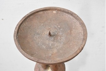 【簡易リペア限定品】　ヴィンテージ雑貨　重厚!!　民芸風　プリミティブなロートアイアンのキャンドルスタンド　(R-088239)