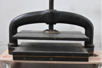 イギリスアンティーク　希少!!　重厚感のあるブックプレス機　※ディスプレイ用　(R-088242)