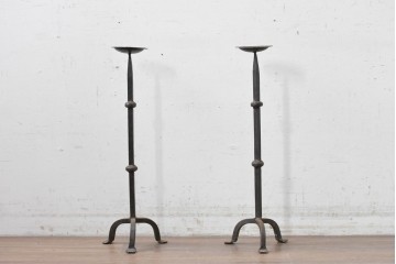 【簡易リペア限定品】　イギリスヴィンテージ　ロートアイアンのキャンドルスタンド2台セット　(R-088244)