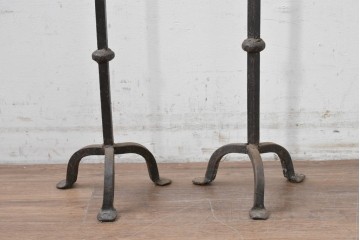 【簡易リペア限定品】　イギリスヴィンテージ　ロートアイアンのキャンドルスタンド2台セット　(R-088244)