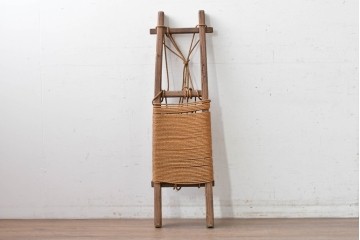 和製アンティーク　木味と縄編みの素朴な背負子(しょいこ)　(R-088247)