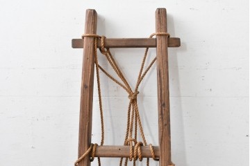 和製アンティーク　木味と縄編みの素朴な背負子(しょいこ)　(R-088247)