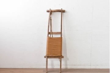 和製アンティーク　縄巻きの素朴な風合いが味わい深い背負子(しょいこ)　(R-088248)