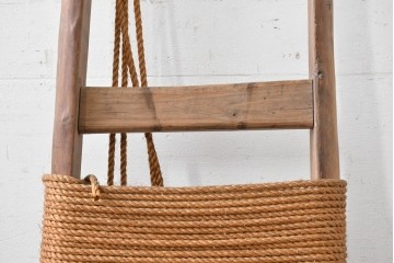 和製アンティーク　縄巻きの素朴な風合いが味わい深い背負子(しょいこ)　(R-088248)