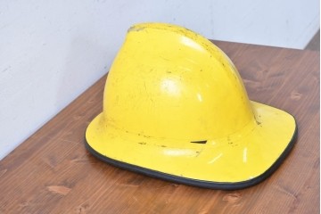 イギリスヴィンテージ　黄色いカラーが目を引く消防士用ヘルメット　(R-088255)