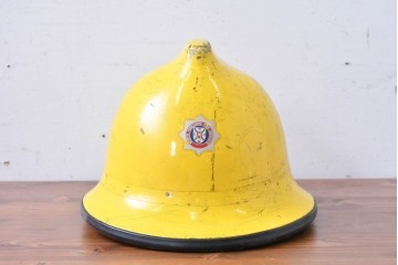 イギリスヴィンテージ　黄色いカラーが目を引く消防士用ヘルメット　(R-088255)