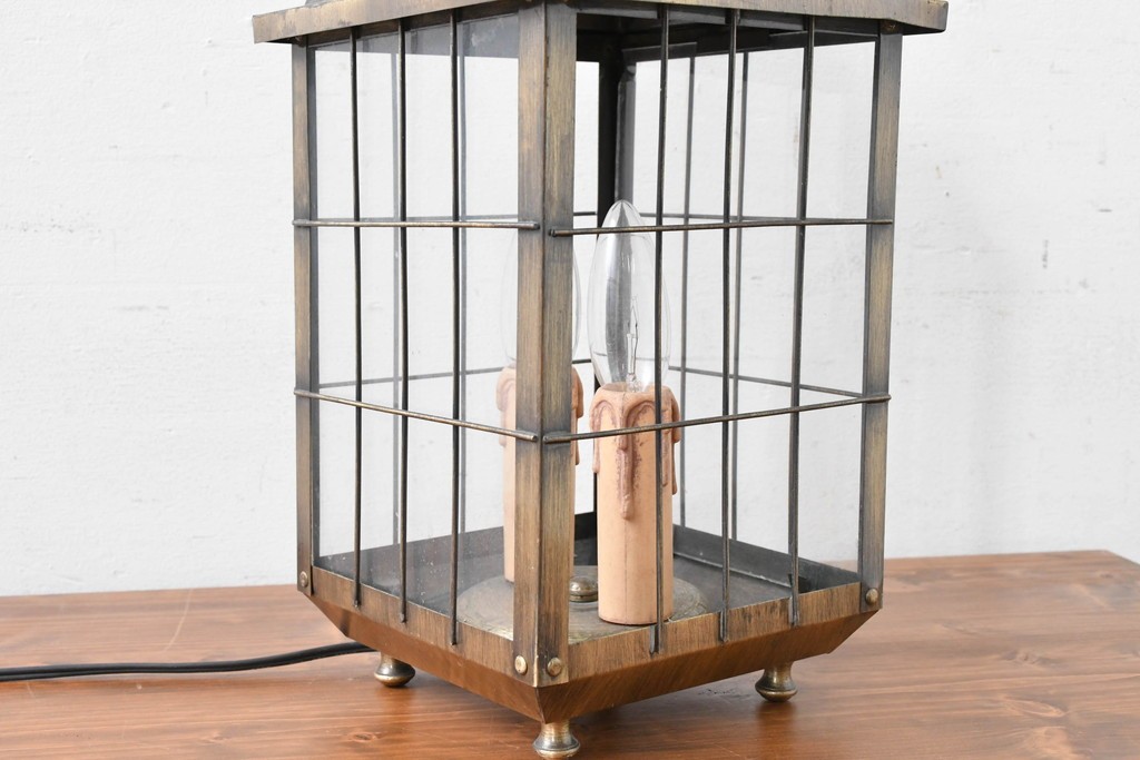 アメリカヴィンテージ　ランタン型のクラシカルなテーブルランプ　(R-088256)