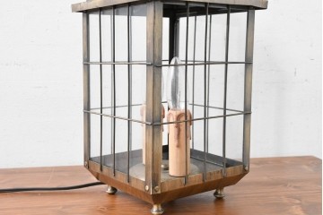 アメリカヴィンテージ　ランタン型のクラシカルなテーブルランプ　(R-088256)