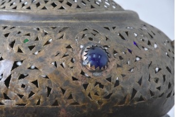 ヴィンテージ照明　モロッコ　希少デザイン　透かし細工とカボション装飾のウォールライト　(R-088259)