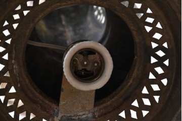 ヴィンテージ照明　モロッコ　希少デザイン　透かし細工とカボション装飾のウォールライト　(R-088259)