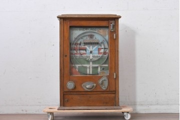 イギリスアンティーク　遊び心あふれるコイン式ゲーム機　※ディスプレイ用　(R-088262)
