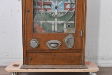 イギリスアンティーク　遊び心あふれるコイン式ゲーム機　※ディスプレイ用　(R-088262)