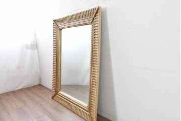ヨーロッパヴィンテージ　高級輸入品　面取りガラス　重厚なゴールドフレームが華やかな特大サイズのウォールミラー　(R-088264)