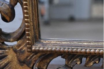 ヨーロッパヴィンテージ　透かし彫りの装飾が華やかなウォールミラー　(R-088266)
