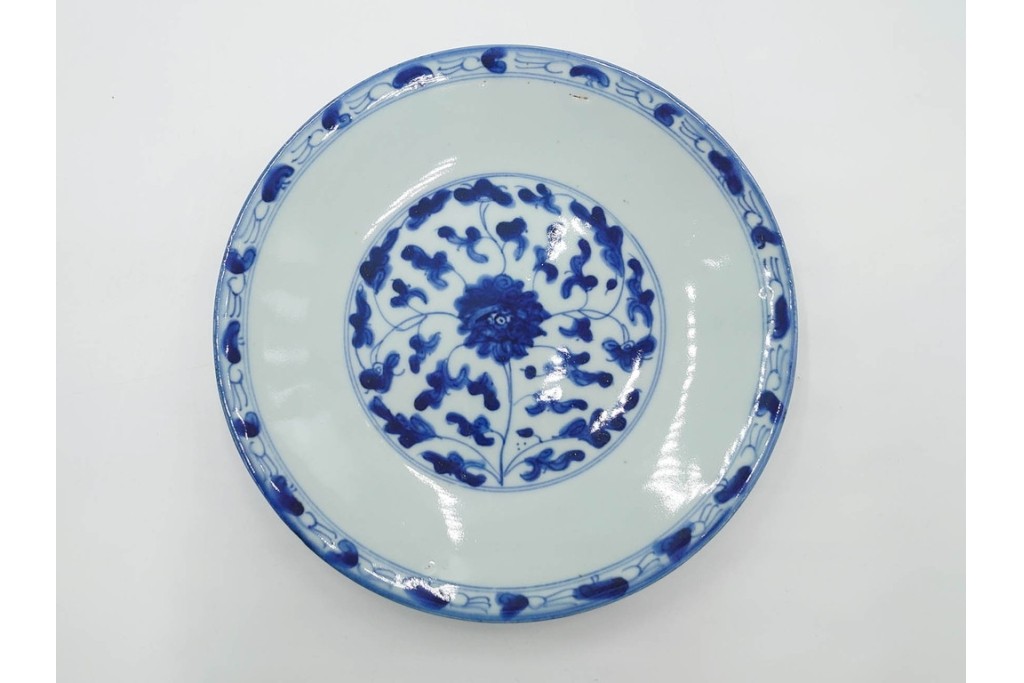 中国　古玩　染付・青花　直径約20cm(6.5寸)　花唐草文が上品な中皿3枚セット　(R-088279)