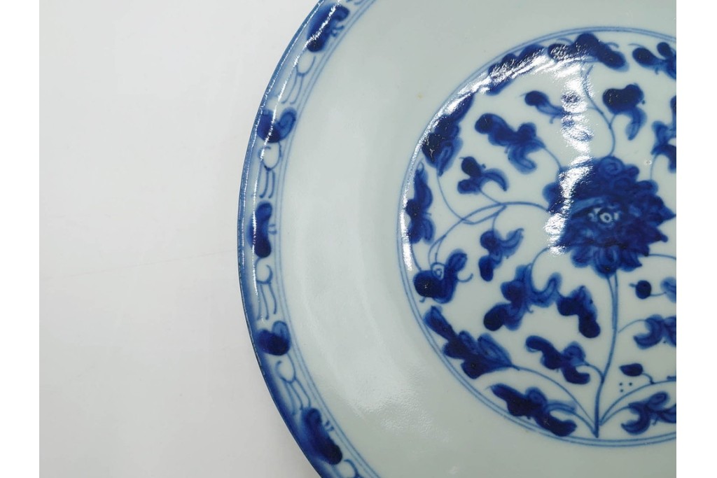 中国　古玩　染付・青花　直径約20cm(6.5寸)　花唐草文が上品な中皿3枚セット　(R-088279)