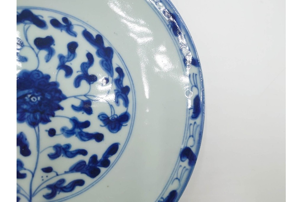 中国　古玩　染付・青花　直径約20cm(6.5寸)　花唐草文が上品な中皿3枚セット　(R-088279)