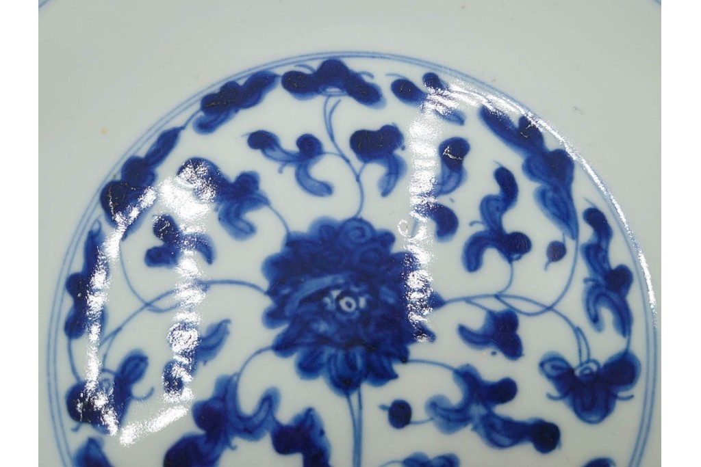 中国　古玩　染付・青花　直径約20cm(6.5寸)　花唐草文が上品な中皿3枚セット　(R-088279)