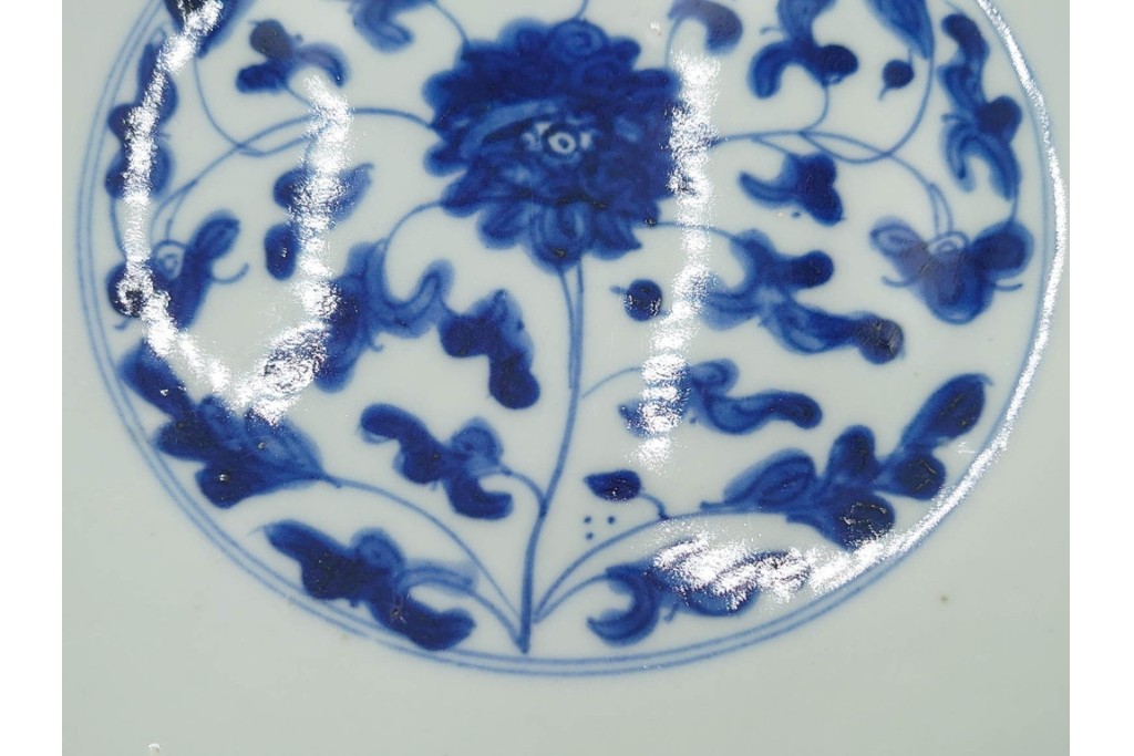 中国　古玩　染付・青花　直径約20cm(6.5寸)　花唐草文が上品な中皿3枚セット　(R-088279)