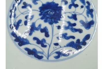 中国　古玩　染付・青花　直径約20cm(6.5寸)　花唐草文が上品な中皿3枚セット　(R-088279)