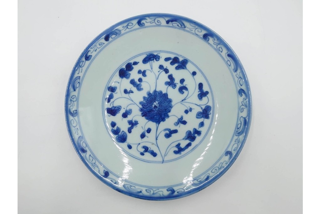 中国　古玩　染付・青花　直径約20cm(6.5寸)　花唐草文が上品な中皿3枚セット　(R-088279)