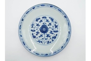 中国　古玩　染付・青花　直径約20cm(6.5寸)　花唐草文が上品な中皿3枚セット　(R-088279)