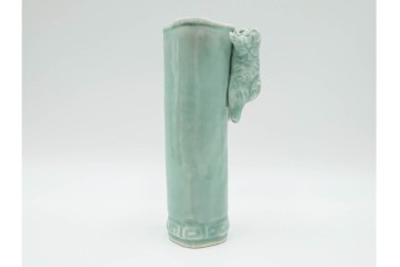 清風与平　青磁　高さ約18cm　存在感ある獅子をあしらった花瓶 　共箱付き　(R-088281)
