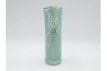 清風与平　青磁　高さ約18cm　存在感ある獅子をあしらった花瓶 　共箱付き　(R-088281)