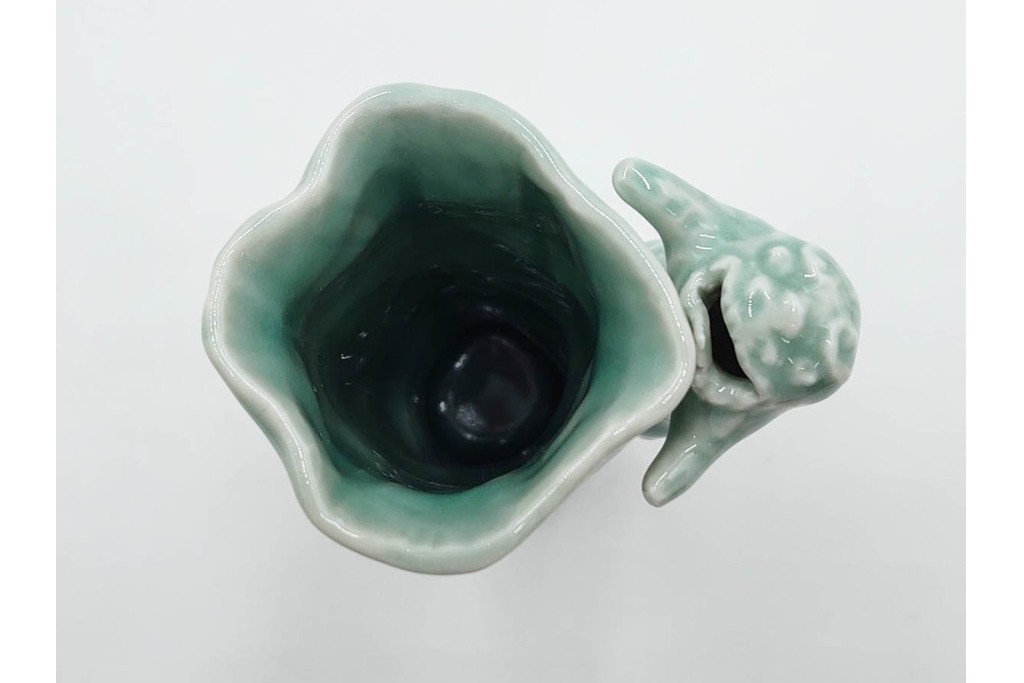 清風与平　青磁　高さ約18cm　存在感ある獅子をあしらった花瓶 　共箱付き　(R-088281)