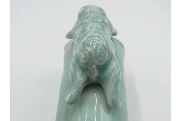 清風与平　青磁　高さ約18cm　存在感ある獅子をあしらった花瓶 　共箱付き　(R-088281)