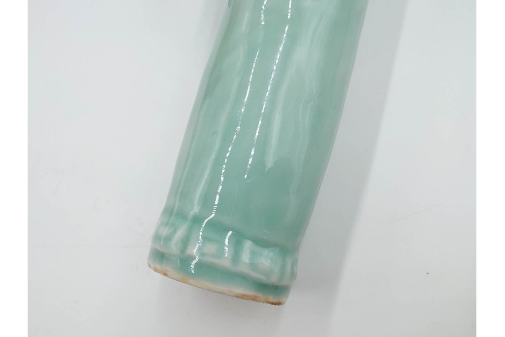 清風与平　青磁　高さ約18cm　存在感ある獅子をあしらった花瓶 　共箱付き　(R-088281)