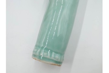 清風与平　青磁　高さ約18cm　存在感ある獅子をあしらった花瓶 　共箱付き　(R-088281)