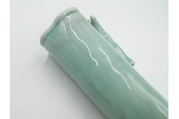 清風与平　青磁　高さ約18cm　存在感ある獅子をあしらった花瓶 　共箱付き　(R-088281)