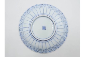 明治から大正期　染付　直径約17cm(5.4寸)　のびやかな菊花文が美しい中皿2枚セット　(R-088283)