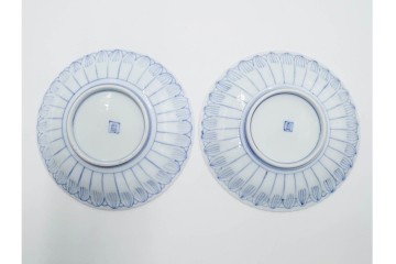 明治から大正期　染付　直径約17cm(5.4寸)　のびやかな菊花文が美しい中皿2枚セット　(R-088284)