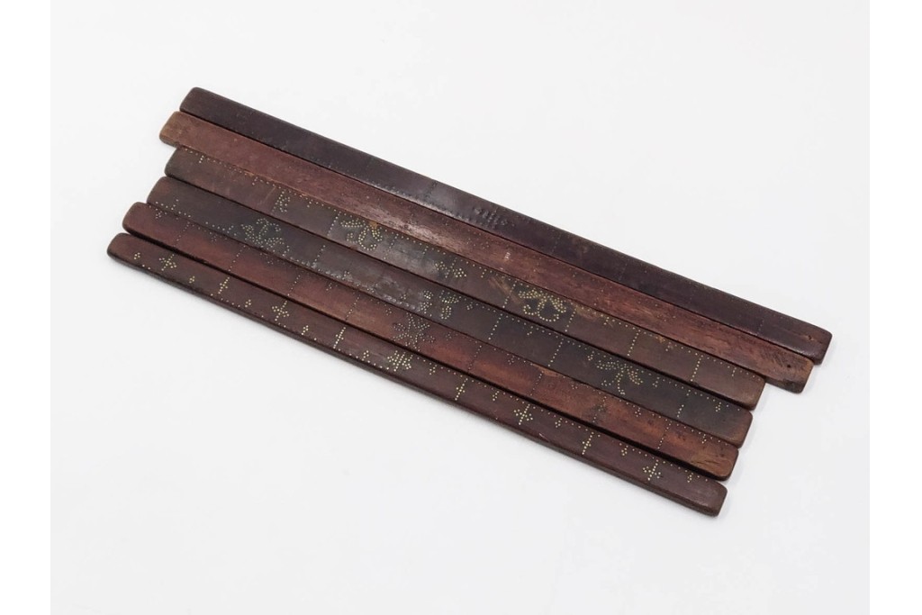 李朝　時代物　長さも意匠も異なる木製物差し6本セット　(R-088289)