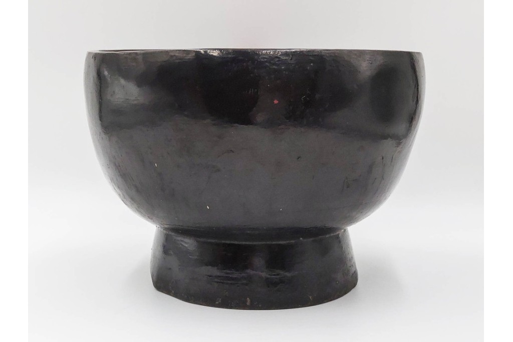 時代物　漆器　幅約34cm　黒と朱の対比が目を引く木製片口　(R-088291)