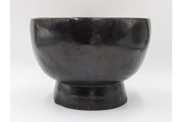 時代物　漆器　幅約34cm　黒と朱の対比が目を引く木製片口　(R-088291)