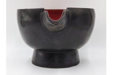 時代物　漆器　幅約34cm　黒と朱の対比が目を引く木製片口　(R-088291)
