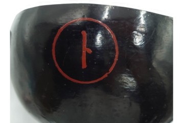 時代物　漆器　幅約34cm　黒と朱の対比が目を引く木製片口　(R-088291)