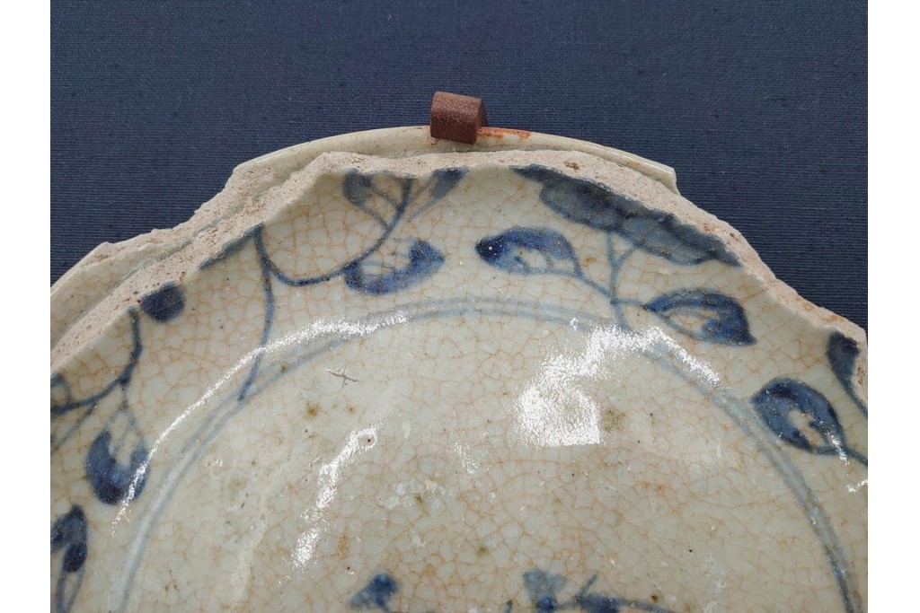 初期伊万里　染付　草花文様が味わい深い陶片　外箱付き　(R-088293)