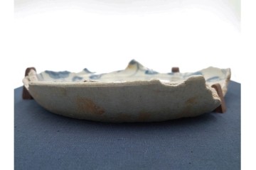 初期伊万里　染付　草花文様が味わい深い陶片　外箱付き　(R-088293)