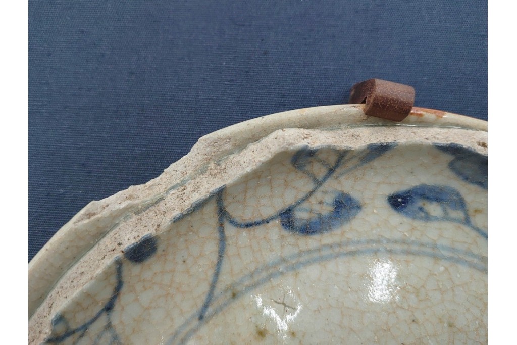 初期伊万里　染付　草花文様が味わい深い陶片　外箱付き　(R-088293)
