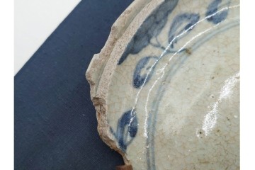 初期伊万里　染付　草花文様が味わい深い陶片　外箱付き　(R-088293)