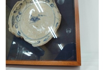 初期伊万里　染付　草花文様が味わい深い陶片　外箱付き　(R-088293)