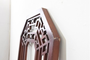 中古建具　中国　シノワズリの優美な意匠が目を引く透かし入り格子パネル1枚　(R-088311)