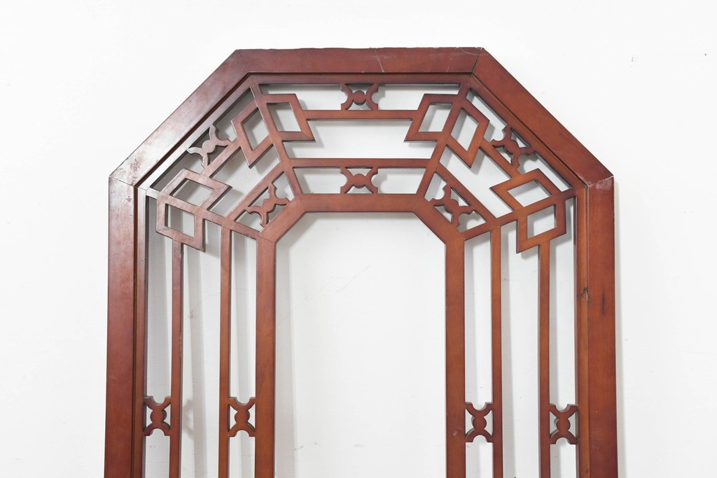 中古建具　中国　シノワズリの優美な意匠が目を引く透かし入り格子パネル1枚　(R-088311)