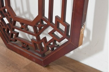 中古建具　中国　シノワズリの優美な意匠が目を引く透かし入り格子パネル1枚　(R-088311)