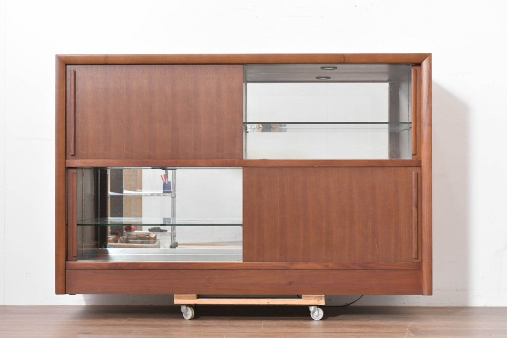 中古　美品　CONDE HOUSE(カンディハウス)　ウォールナット材　ミラーバックサイドボード　(R-088317)
